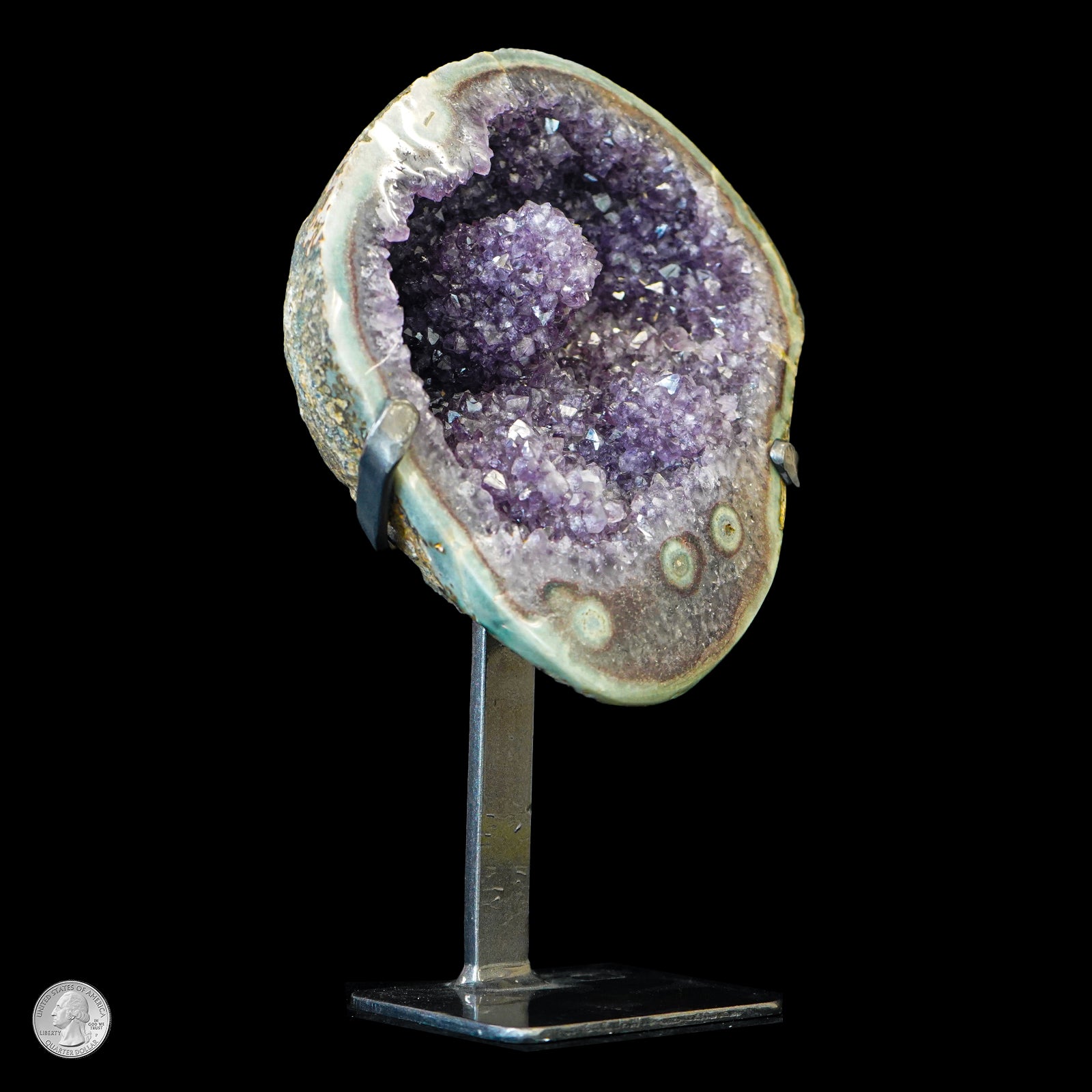 AMETHYST AND GREEN AGATE GEODE WITH HORIZONTAL FORMATION