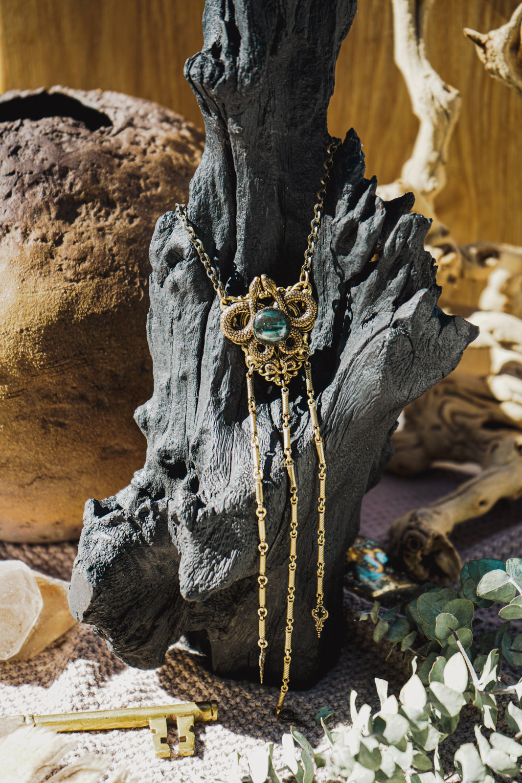 MOON COILS NECKLACE WITH LABRADORITE