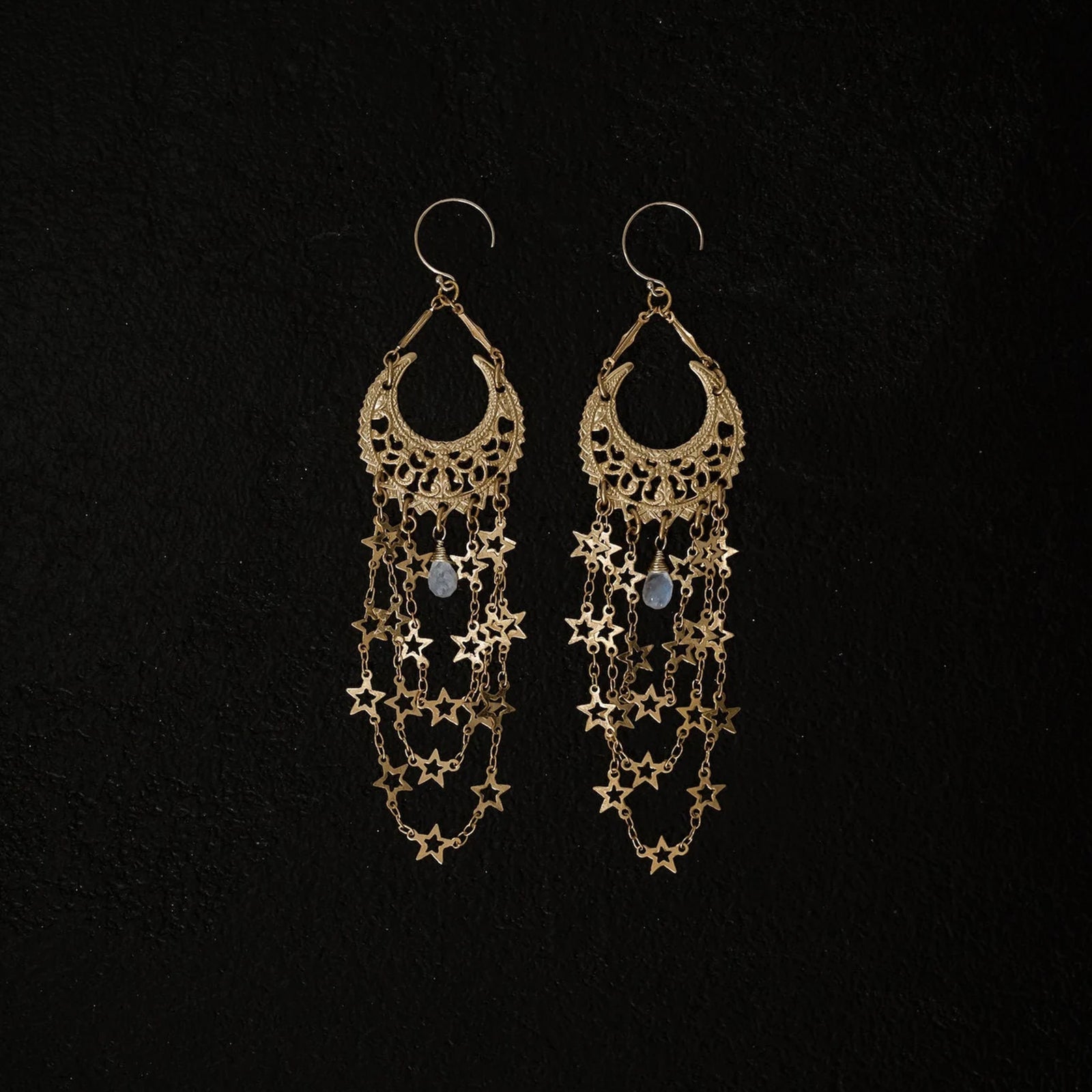 GUIDING STAR EARRINGS WITH MOONSTONE