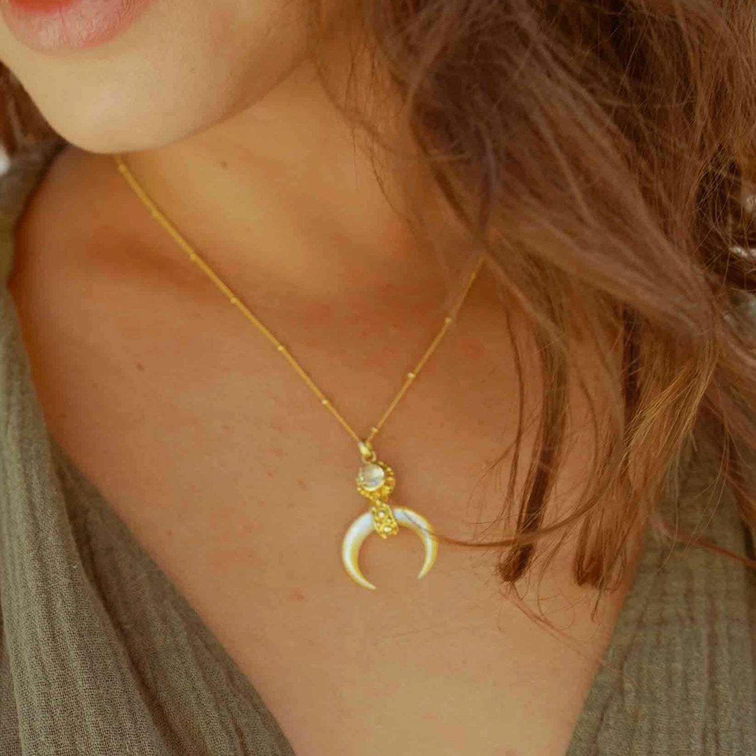 CRESCENT MOON NECKLACE WITH CITRINE