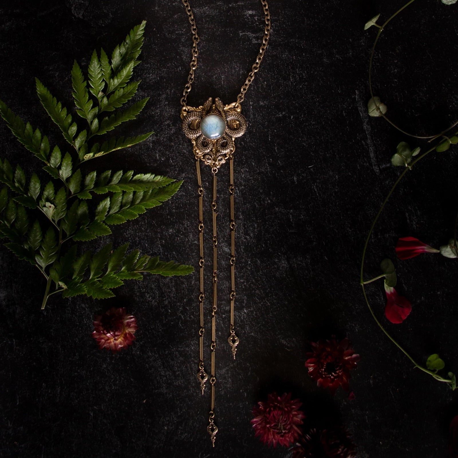 MOON COILS NECKLACE WITH LABRADORITE