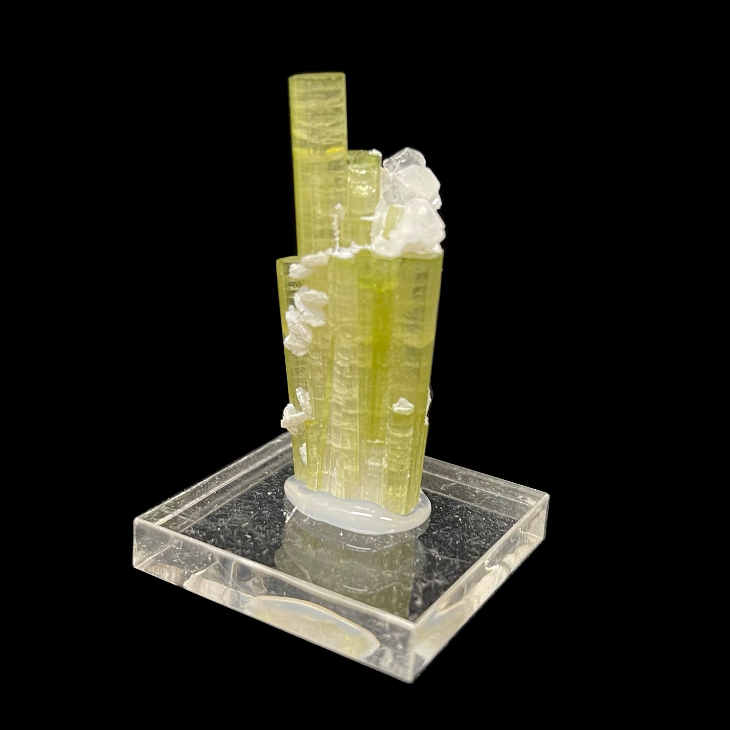 GREEN TOURMALINE SPECIMEN PIECE