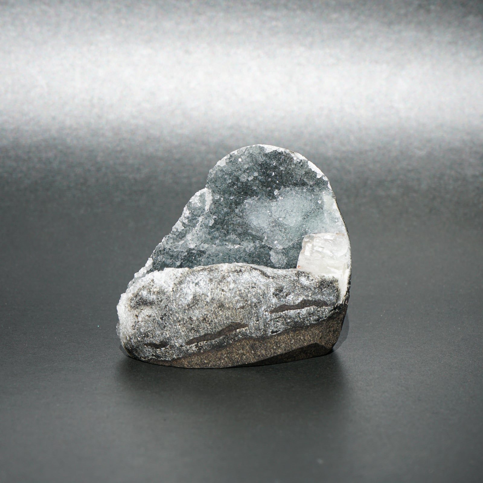 CHALCEDONY WITH APOPHYLLITE