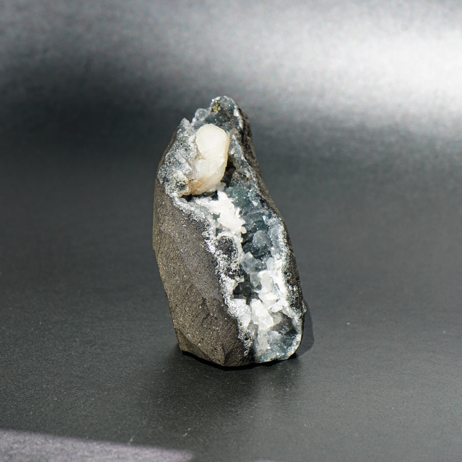 CHALCEDONY WITH STILBITE