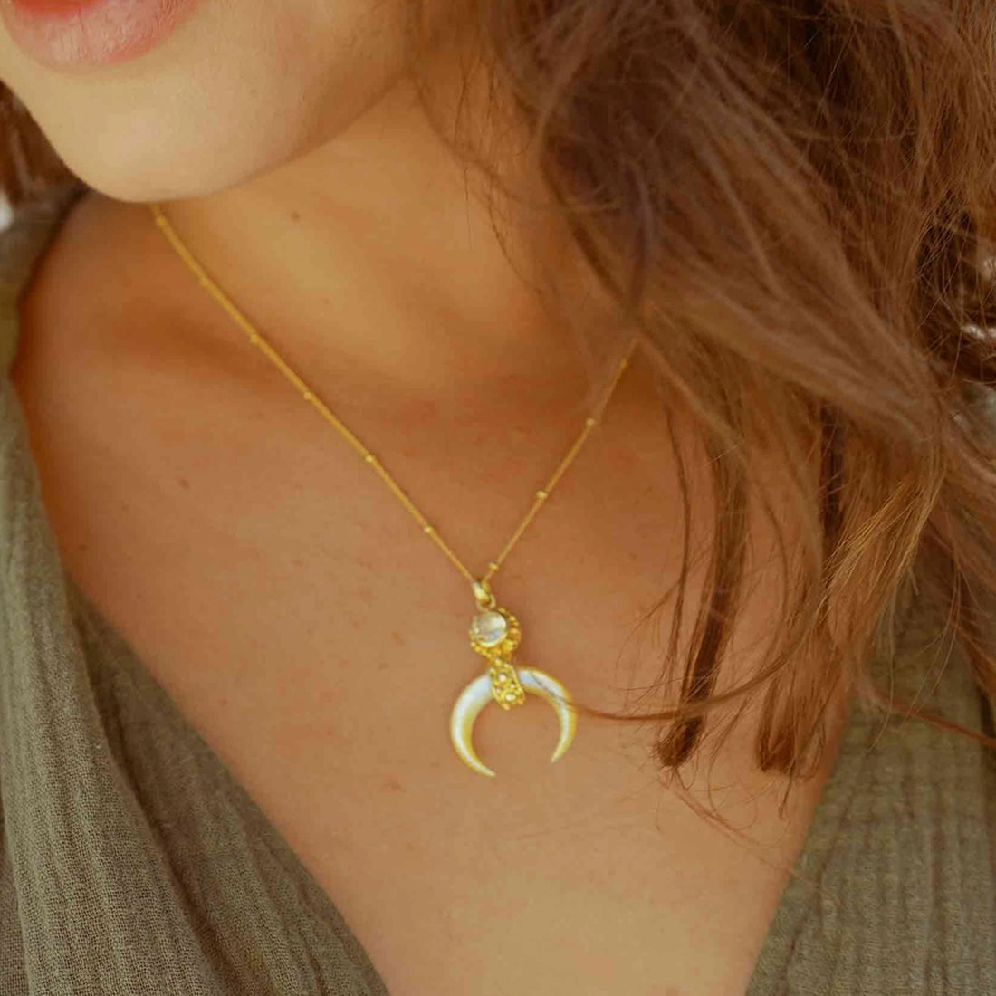 CRESCENT MOON NECKLACE WITH CITRINE